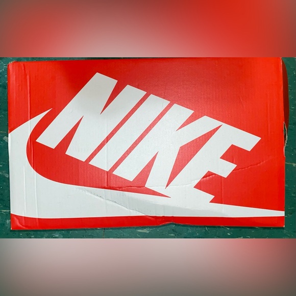 Nike Women's Green and White Sneakers - Picture 10 of 12